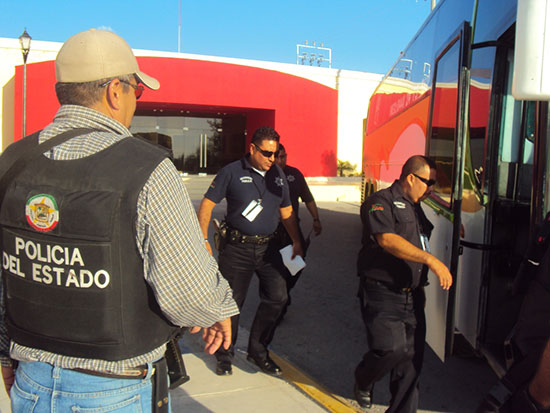 Trasladan a saltillo a 39 policías de Acuña