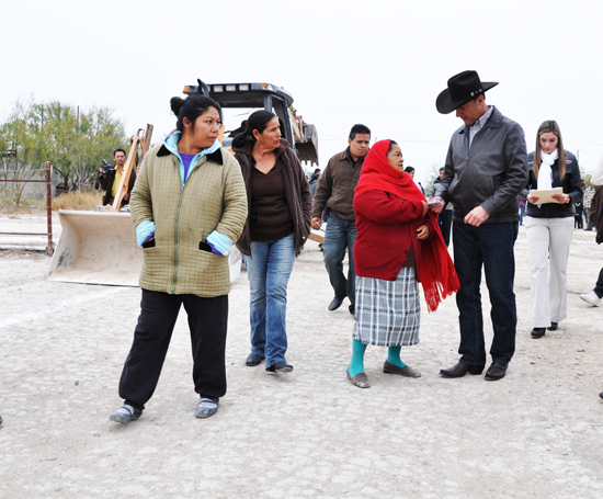 Extienden líneas de agua en el ejido “Piedras Negras”