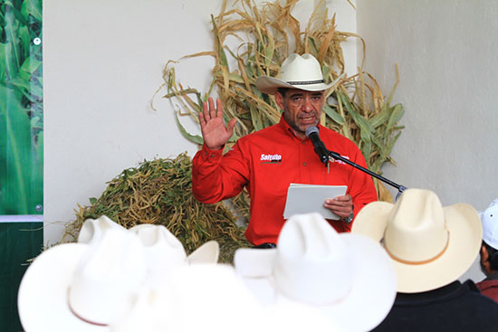 Hace Jericó efectivos apoyos a tractoristas y productores rurales