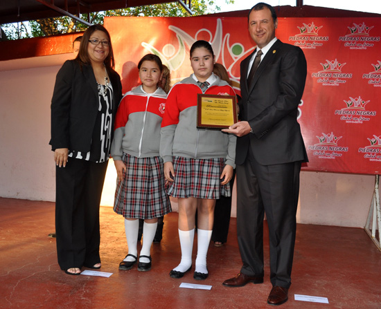   ENTREGA ALCALDE OBRA DE PINTURA GENERAL EN LA ESCUELA  PRIMARIA BENITO JUÁREZ  