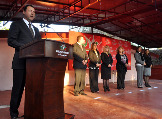   ENTREGA ALCALDE OBRA DE PINTURA GENERAL EN LA ESCUELA  PRIMARIA BENITO JUÁREZ  