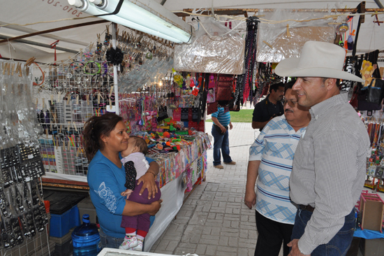 INAUGURA ALCALDE  EXPOSICIÓN COMERCIAL “EL MERCADO  ZARAGOZA EN LA PLAZA DE LAS CULTURAS” 