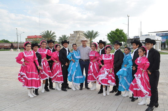 INAUGURA ALCALDE  EXPOSICIÓN COMERCIAL “EL MERCADO  ZARAGOZA EN LA PLAZA DE LAS CULTURAS” 