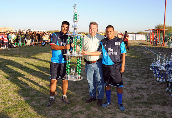 Inaugura alcalde temporada número 52 del Campeonato Municipal de Futbol