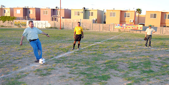 Inaugura alcalde temporada número 52 del Campeonato Municipal de Futbol