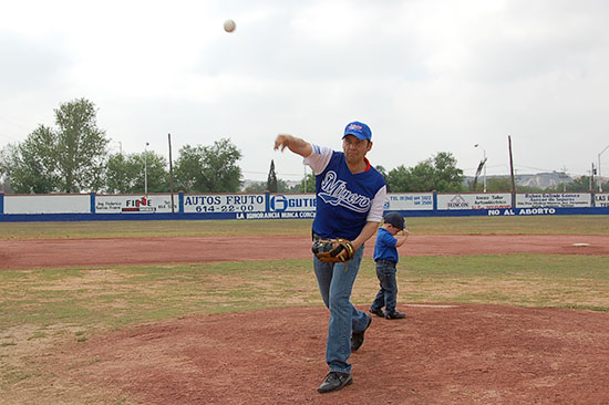 Inaugura Antonio Nerio Liga del Norte en Nueva Rosita