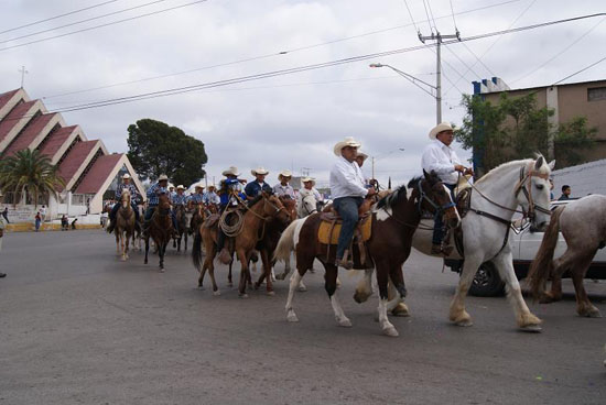 Participa Antonio Nerio en cabalgata de Paso del Coyote 