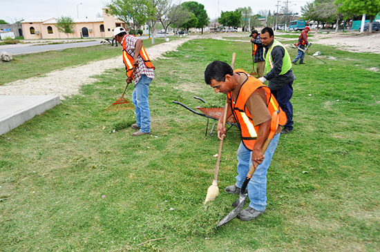 Rehabilita municipio área de equipamiento urbano en la avenida Fidel Villarreal