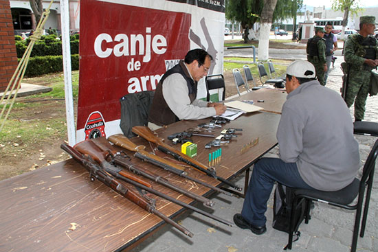 Saca gobierno municipal 537 armas de las calles de Saltillo