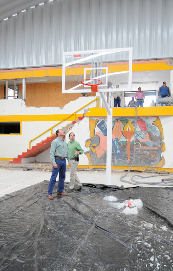 SUPERVISA ALCALDE OBRAS QUE INCREMENTAN   EL DEPORTE EN LA POBLACIÓN 