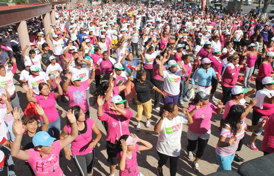  PARTICIPAN  2  MIL 500 PERSONAS EN MEGA CLASE DE ZUMBA EN APOYO A EPN