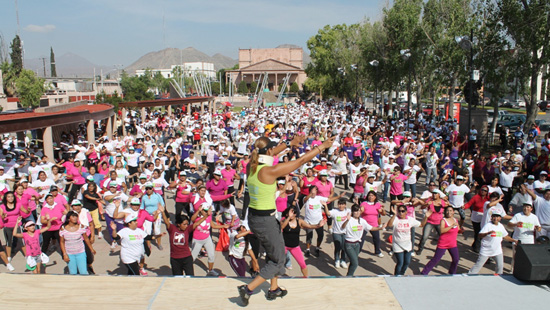  PARTICIPAN  2  MIL 500 PERSONAS EN MEGA CLASE DE ZUMBA EN APOYO A EPN