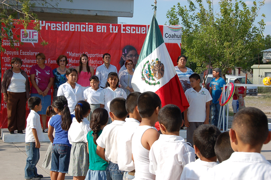 Visitó Antonio Nerio escuela Miguel Hidalgo 