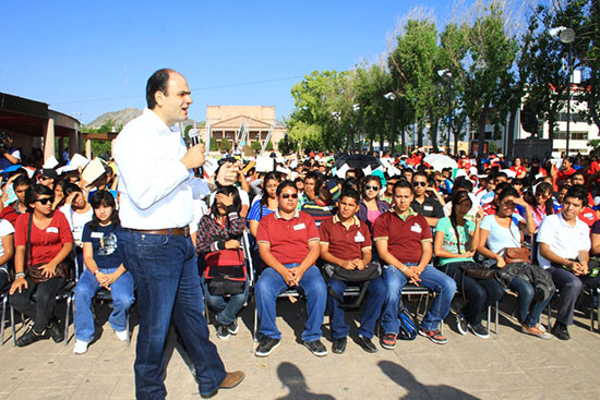 Apoya Jericó a estudiantes de prepa y universitarios