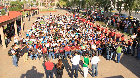 Apoya Jericó a estudiantes de prepa y universitarios