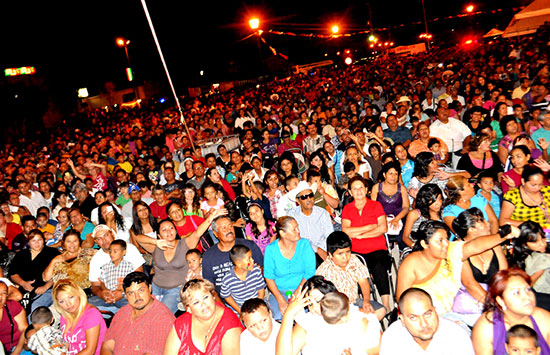 Asisten 15 mil personas al cierre de las Fiestas Patrias