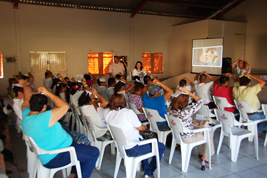 Imparten conferencia a grupo de capacidades diferentes de DIF Rosita