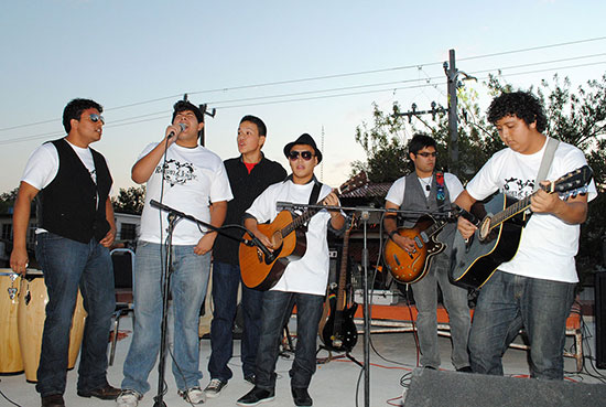 Llenan Gran Plaza de luz y sonido con Festival   de los Beatles  