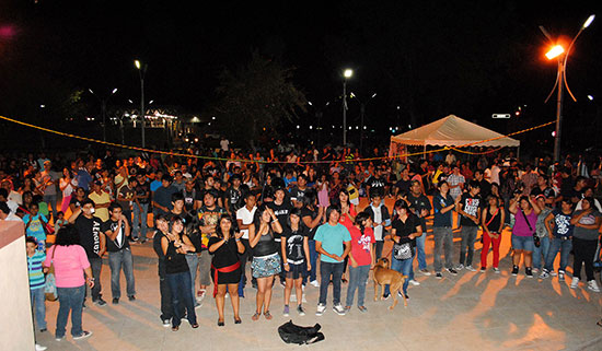 Llenan Gran Plaza de luz y sonido con Festival   de los Beatles  