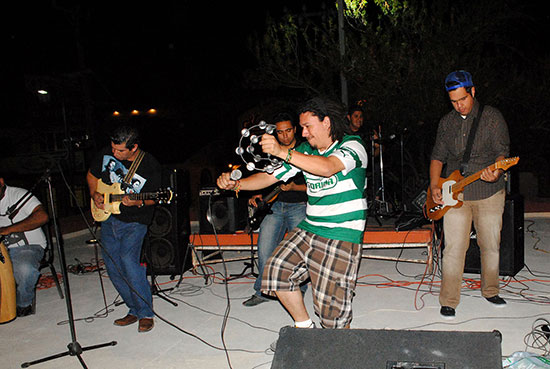 Llenan Gran Plaza de luz y sonido con Festival   de los Beatles  