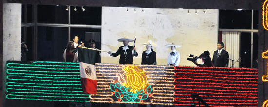 Más de 30 mil nigropetenses disfrutan ceremonia del Grito de Independencia 