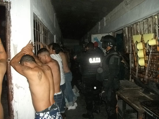 Realizan fuerzas del orden operativo en penal de Piedras Negras