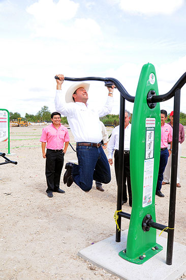 Recibe municipio gimnasio al aire libre de la cervecería Cuauhtémoc Moctezuma