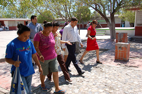 Recorre Antonio Nerio instalaciones de la escuela Lázaro Cárdenas