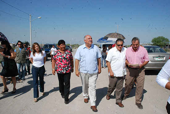 Recorre Melchor Sánchez avances en obra de electrificación