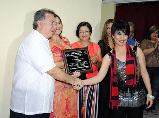 Reinauguran en su vigésimo aniversario el teatro Evaristo Pérez Arreola con la obra “Cuando las Muñecas Se Despeinan”