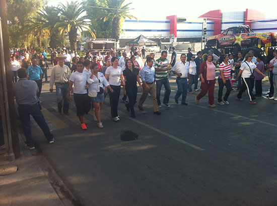 Salen 25 mil personas a caminar en Coahuila