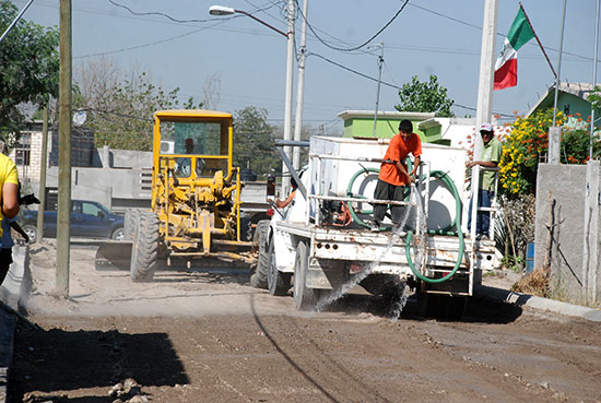 Supervisa alcalde obra de pavimento en colonia San Isidro