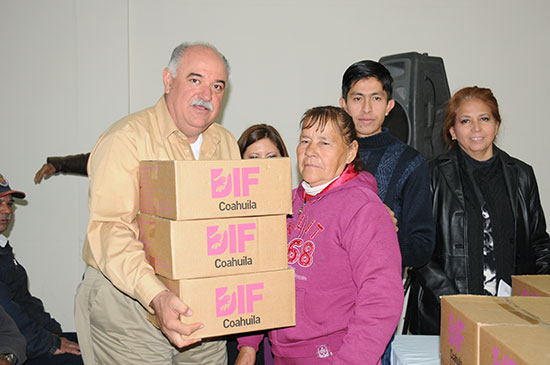 Entrega Melchor Sánchez despensas saludables a adultos mayores