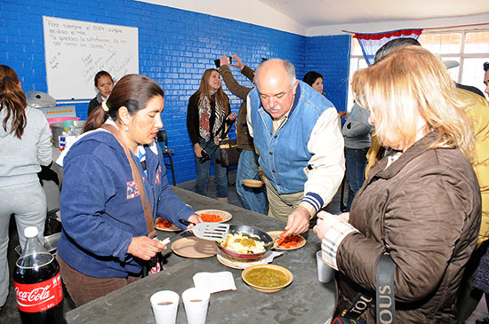 Entrega Melchor Sánchez mejoras a primaria rural de Monclova