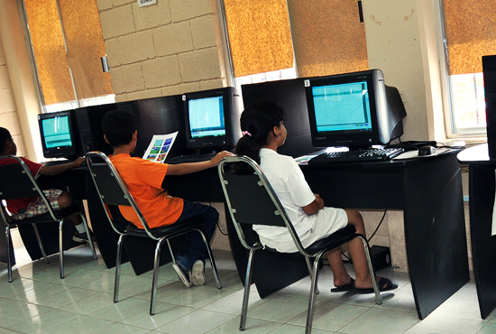 OFRECE MUNICIPIO CURSOS DE COMPUTACIÓN EN EL CENTRO COMUNITARIO DEL EJIDO PIEDRAS NEGRAS 