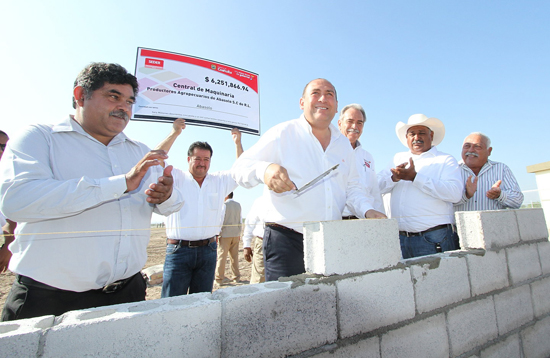 Cumple Rubén Moreira compromisos con el campo coahuilense