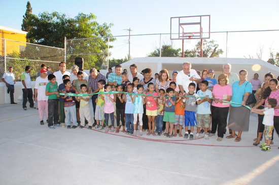 Entrega alcalde Melchor Sánchez cancha deportiva a colonia Santa Bárbara 