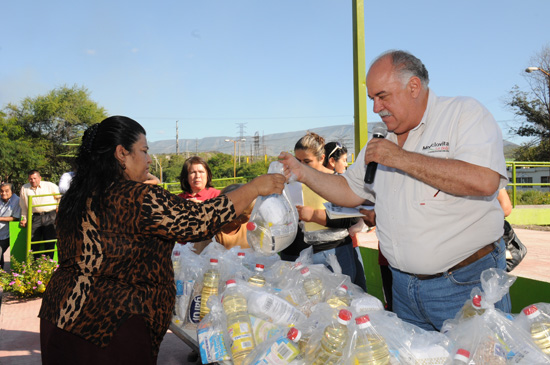 ENTREGA MELCHOR SÁNCHEZ DESPENSAS A ADULTOS MAYORES