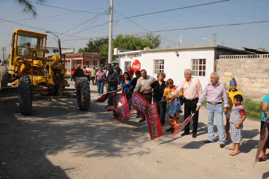 Inicia Regidor Alberto Medina obra de pavimentación en colonia Pedregal 