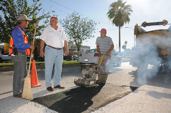 Supervisa Melchor Sánchez trabajos de bacheo