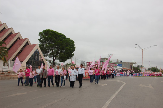 Todas y todos unidos marchan contra el cáncer en Nueva Rosita 