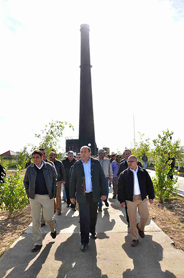 Constata Rubén Moreira avances en la construcción del Parque Recreativo “La Chimenea”