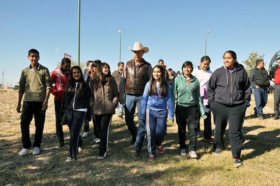 Cumple alcalde  su compromiso con el deporte