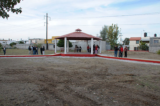 Entrega Melchor Sánchez kiosko en la colonia Elsa Hernández