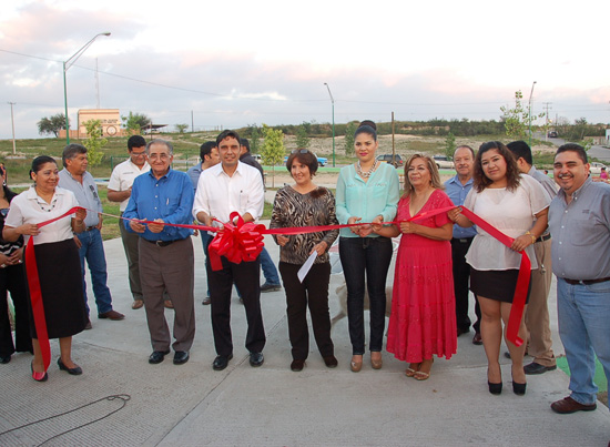 Inaugura Antonio Nerio plaza de la colonia Magisterio 