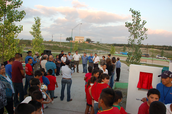 Inaugura Antonio Nerio plaza de la colonia Magisterio 