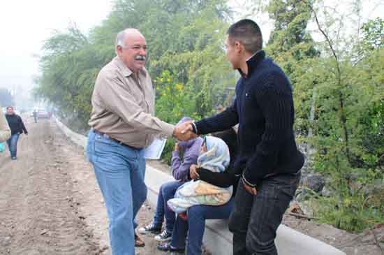 Inicia alcalde Melchor Sánchez obra de pavimentación en Col. Burócratas