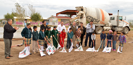 INICIARON CONSTRUCCIÓN DE CANCHA DE USOS MÚLTIPLES EN LA ESCUELA PRIMARIA LEONA VICARIO. 