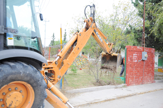   MÁS OBRAS EN LAS ESCUELAS DE PIEDRAS NEGRAS  