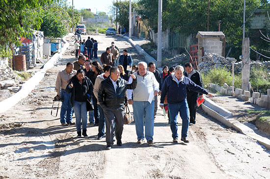 Supervisa Melchor Sánchez trabajos de pavimentación